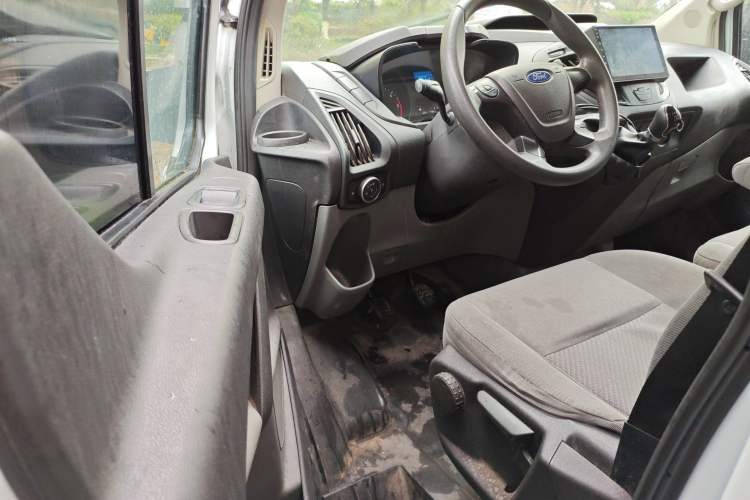 Used Ford Transit 2019 2.0T Diesel Multi-Purpose Commercial Vehicle Short Wheelbase Low Roof 6-Seater China VI Standard
