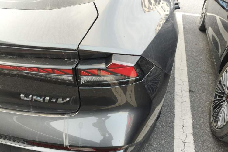 Used Changan UNI-V 2024 1.5T Prestige Edition