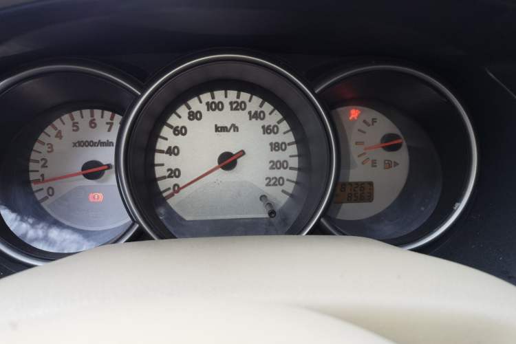 Used Nissan Livina 2010 Jingyue Edition 1.6L Manual All-Around Model
