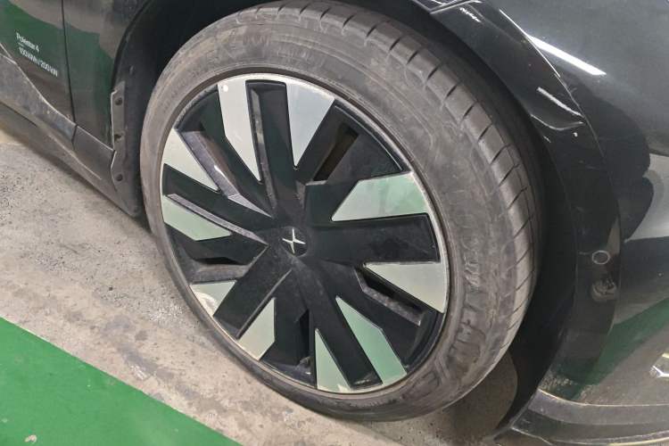 Used Polestar 4  Right Front Wheel Hub