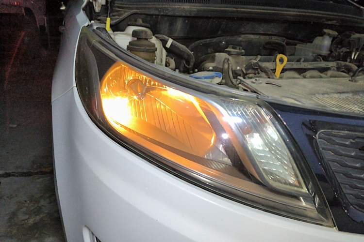 Used Kia K2 2012 Sedan 1.4L Automatic GLS Commemorative Edition Right Front Headlight