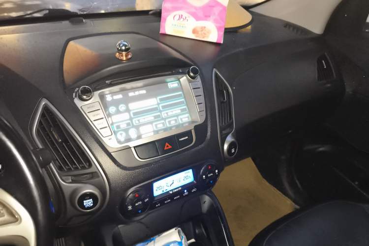 Used Hyundai ix35 2013 2.0L Automatic Two-Wheel Drive Smart GLS China IV Standard
