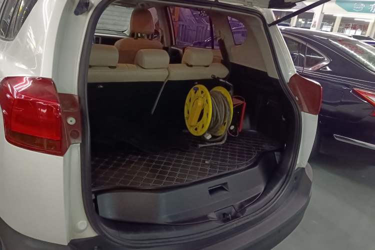 Used Toyota RAV4 2015 2.0L CVT Two-Wheel Drive Fashion Edition