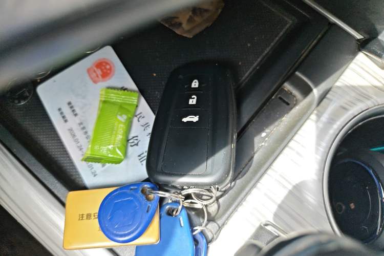 Used Toyota Camry 2019 Dual-Engine 2.5HQ Flagship Edition China VI Standard Gear Lever