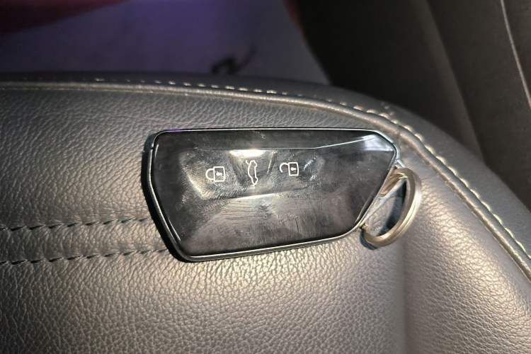 Used Volkswagen Touran 2018 Volkswagen Touran L 280TSI DSG Boundary Edition 7 Seats China VI Standard Vehicle Key