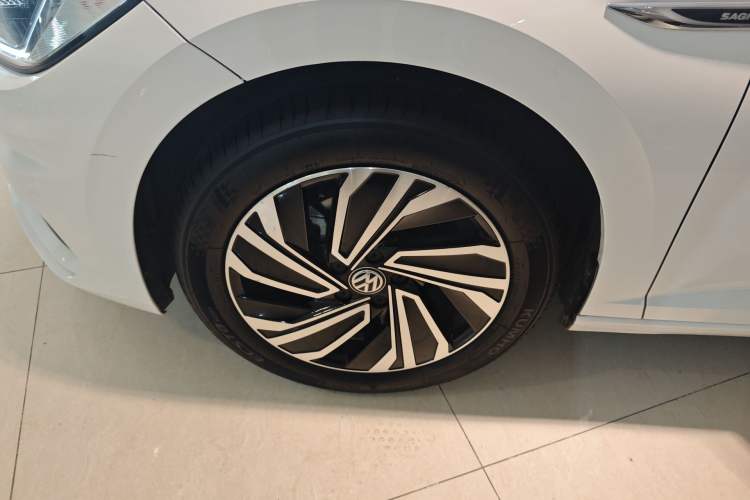 Used Volkswagen Sagitar 2020 280TSI DSG Luxury Version China VI Standard Left Front Wheel Hub