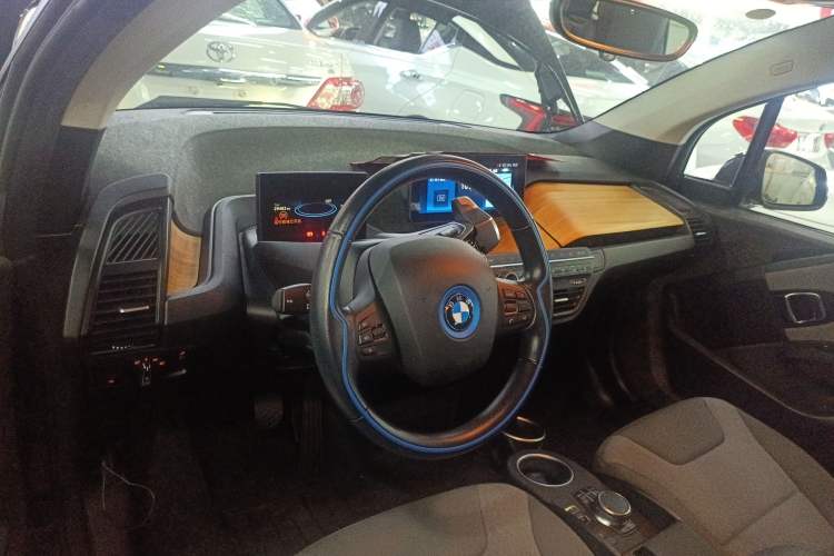 Used BMW i3 2018 Luxury Model Center Console