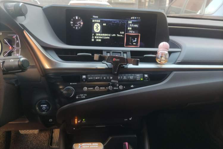 Used Lexus ES 2018 300h Premier Edition China VI Standard
