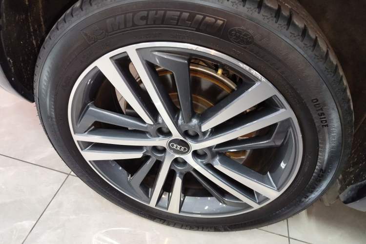 Used Audi Q5L 2022 40T Fashionable and Elegant Model
