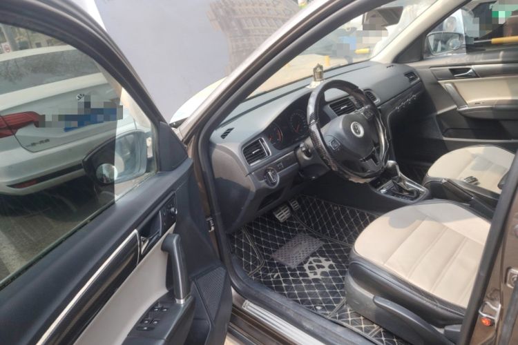 Used Volkswagen Cross Lavida 2014 1.4TSI DSG Driver Seat