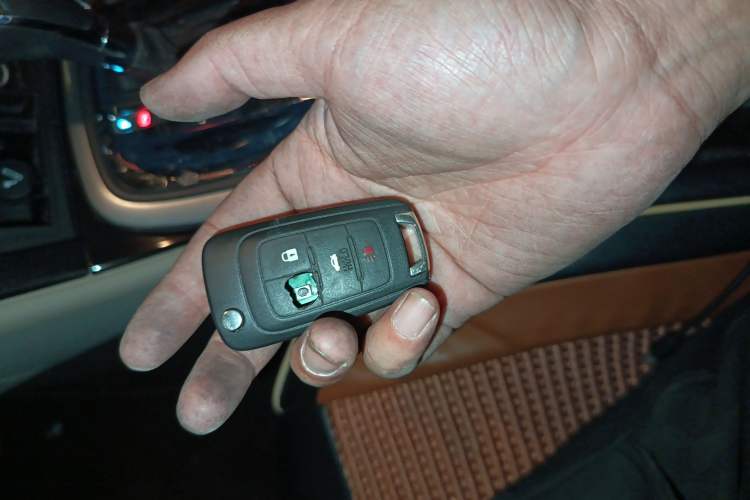 Used Buick Regal 2015 2.0L Leading Fashion Edition Vehicle Key