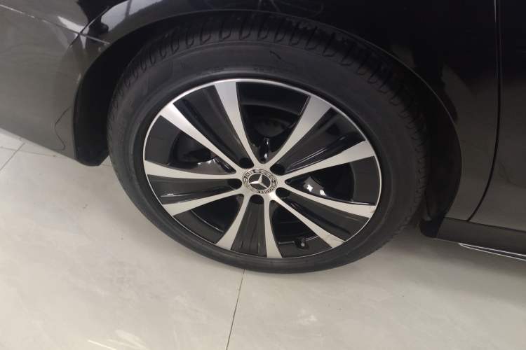 Used Mercedes-Benz E-Class New Energy 2022 Second Facelift E 350 e L Plug-in Hybrid Sports Sedan Exterior 5