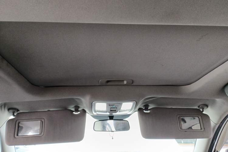 Used Geely Auto GX7 2015 Sports Edition 2.0L Automatic Luxury Upgrade Version China V Standard