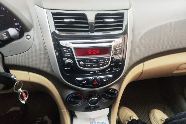 Used Hyundai Verna (older generation) 2010 Sedan 1.4L Automatic Luxury GLS Trim
