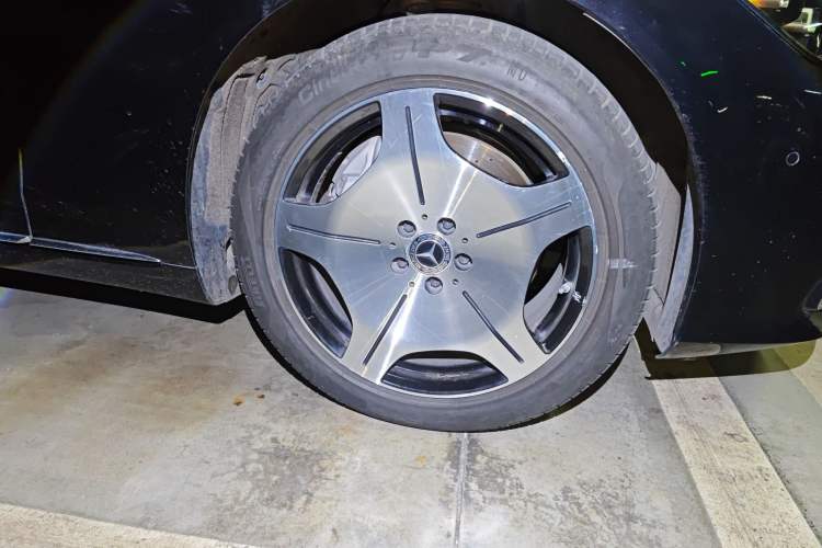 Used Mercedes-Benz S-Class 2023 S 400 L Business Model Right Front Wheel Hub