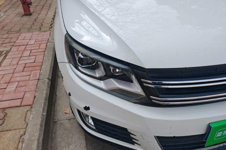 Used Volkswagen Tiguan 2013 1.8TSI Automatic All-Wheel-Drive Comfort Edition Right Front Headlight
