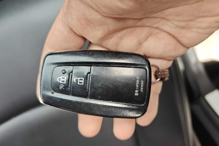 Used Toyota RAV4 2020 2.0L CVT Two-Wheel Drive Fashion Edition Vehicle Key