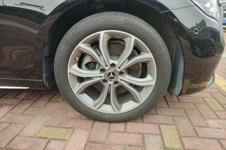 Used Mercedes-Benz E-Class 2023 E 300 L Sport Luxury Edition Right Front Wheel Hub