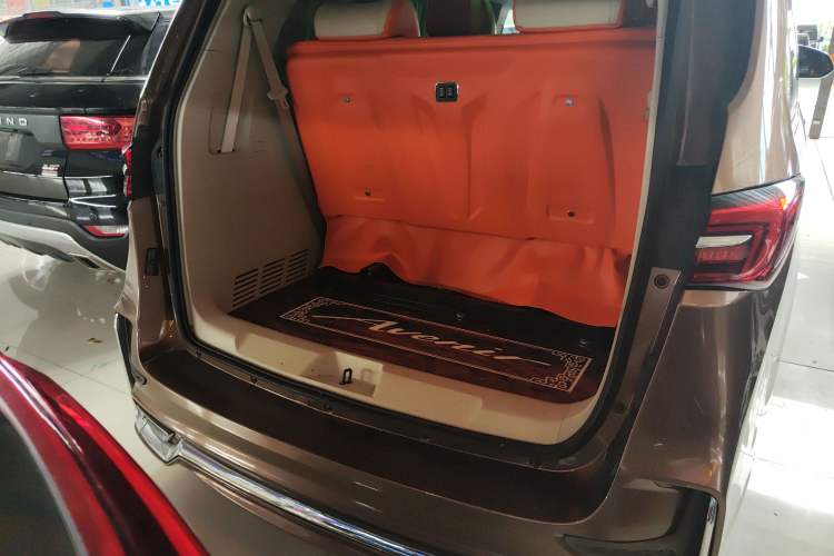 Used Buick GL8 2021 Land Cruiser Executive Class 652T Luxury Model
