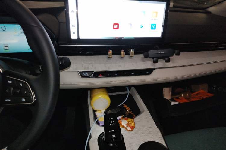 Used Geely Auto Emgrand L HiP 2022 1.5TD-DHT Pro 100KM Super Swift Audio And AC Panel