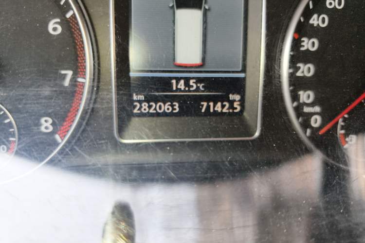 Used Volkswagen Multivan 2012 2.0 TSI Two-Wheel-Drive Luxury Edition Odometer Close Up