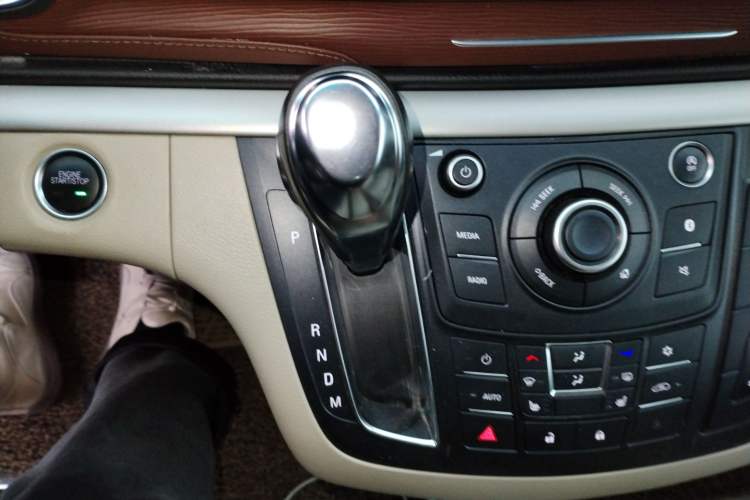 Used Buick GL8 2017 25S Prestige Version China V Standard Gear Lever