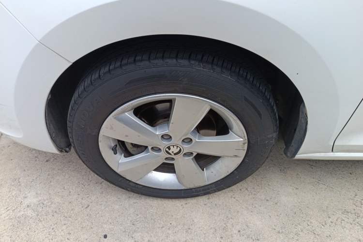 Used Skoda Rapid 2013 1.6L Automatic Smart Selection Model
