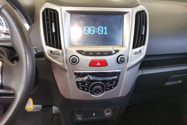 Used Haval H1 2017 Red-Label 1.5L AMT Luxury Model Audio And AC Panel