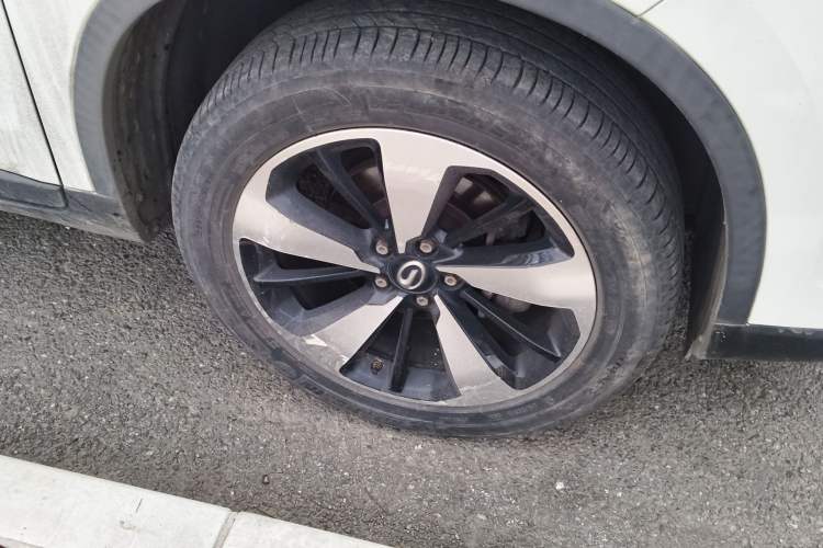 Used GAC Trumpchi GS4 2018 235T Automatic Two-Wheel Drive Luxury Smart Connectivity Millionth Anniversary Edition Right Front Wheel Hub