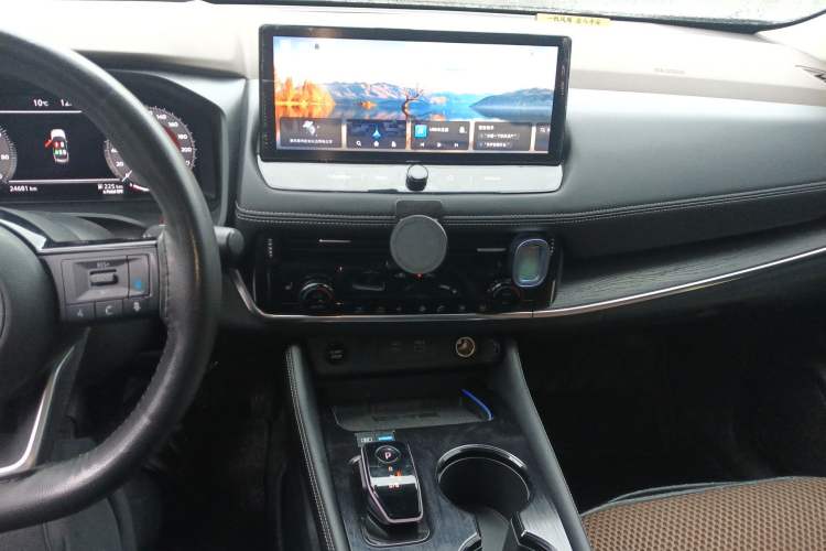 Used Nissan X-Trail 2023 e-POWER Ultra-Hybrid Dual-Motor All-Wheel-Drive Supreme Edition Audio And AC Panel