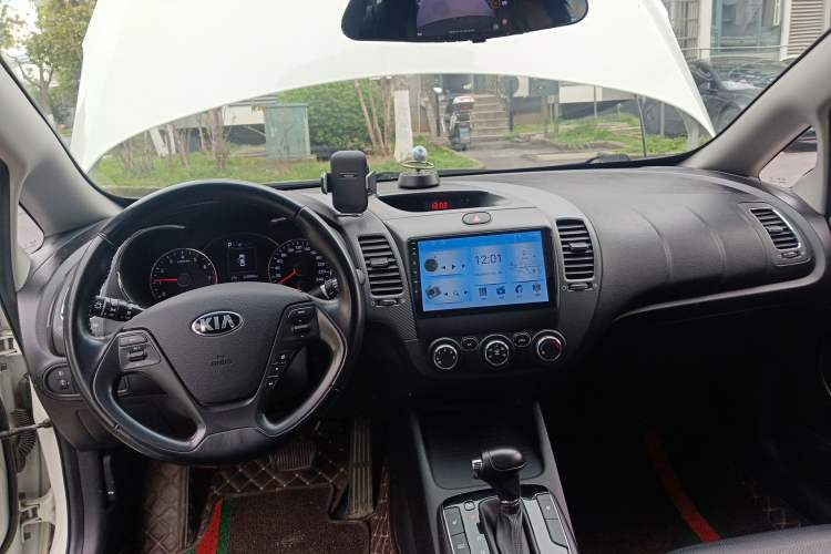 Used Kia K3 2017 1.6L Automatic 15th Anniversary Special Edition GLS Center Console