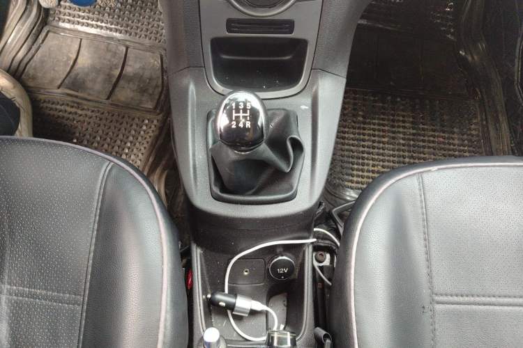 Used Ford Fiesta 2013 Sedan 1.5L Manual Fashion Edition Gear Lever