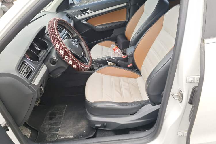 Used Volkswagen Cross Lavida 2017 230TSI DSG Luxury Edition
