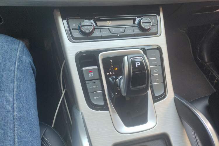 Used Geely Auto Emgrand X7 Sport 2020 1.8TD DCT Two-Wheel Drive Smart Connect 4G-Enabled Version
