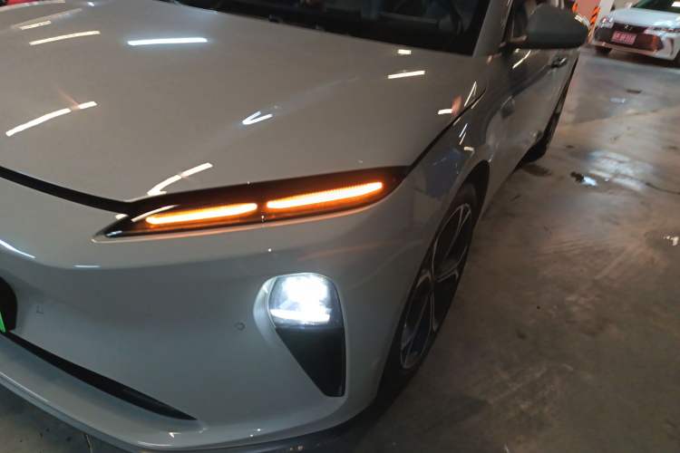 Used Nio ET5 2024 75 kWh Left Front Headlight