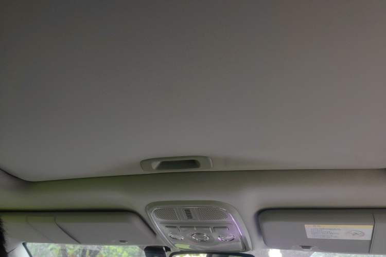 Used Haval H6 2013 Upgraded Model 2.4L Automatic Two-Wheel Drive Prestige Version
