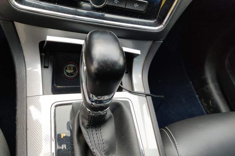 Used Roewe RX5 2016 20T Two-Wheel Drive Automatic Internet Smart Edition