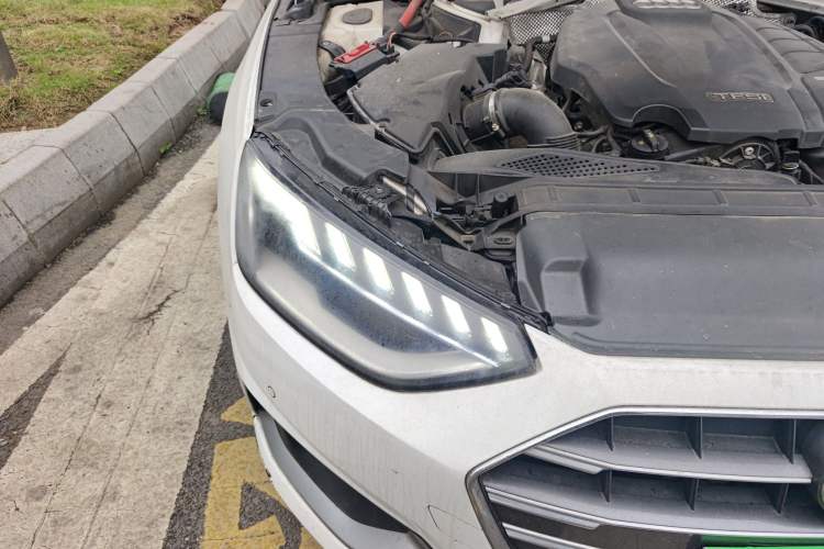 Used Audi A4L 2020 40 TFSI Fashionable and Elegant Model
