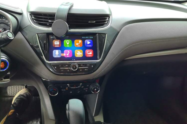 Used Chevrolet Malibu 2017 1.5T Automatic Comfort Edition Audio And AC Panel