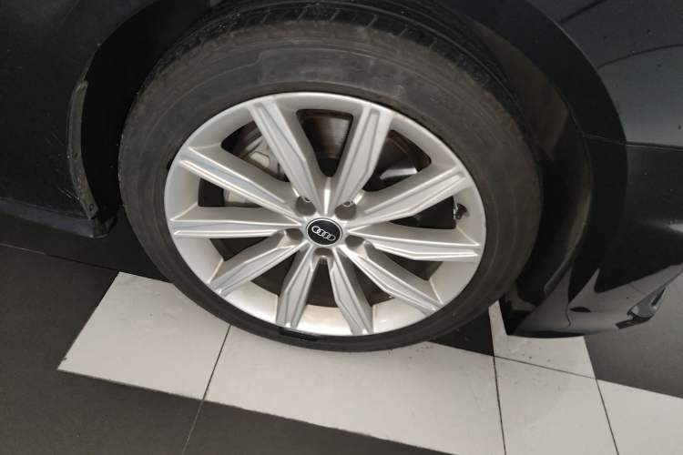 Used Audi A6 2021 Avant Futurist 40 TFSI Luxury Dynamic Model Right Front Wheel Hub