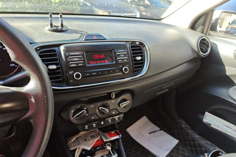 Used Kia Pegas 2019 1.4L Manual Value Edition National VI Standard Audio And AC Panel