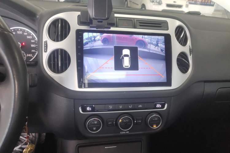 Used Volkswagen Tiguan 2016 280TSI Automatic Two-Wheel Drive Silk Road Comfort Edition Audio And AC Panel