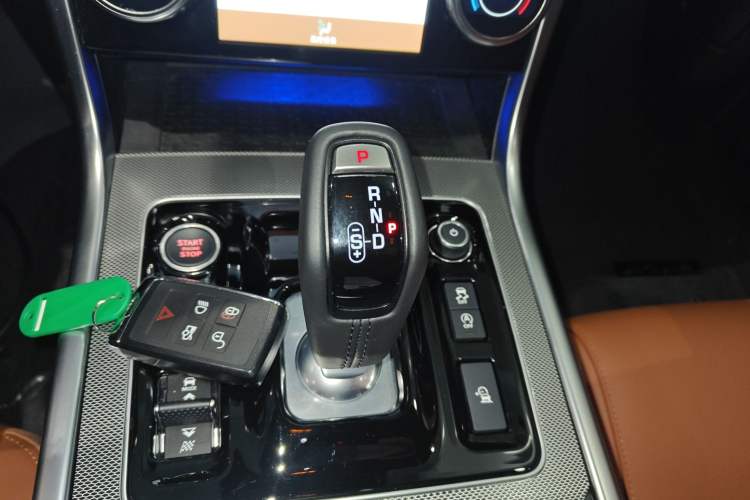 Used Jaguar XEL 2025 2.0T 250 PS R-DYNAMIC 90th Anniversary Edition