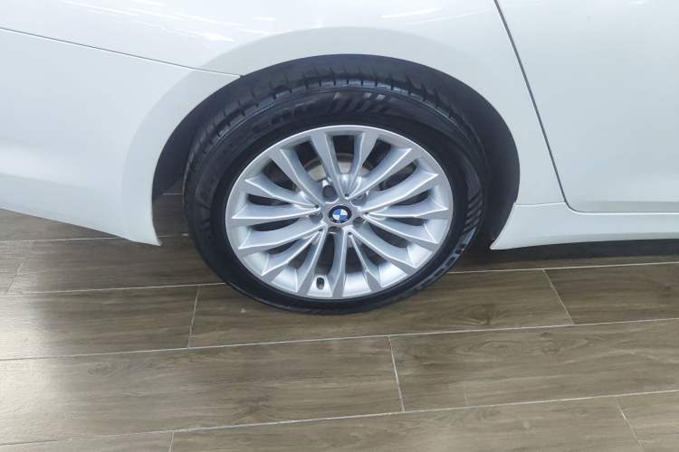 Used BMW 5 Series 2018 530Li xDrive Luxury Package Right Rear Wheel Hub