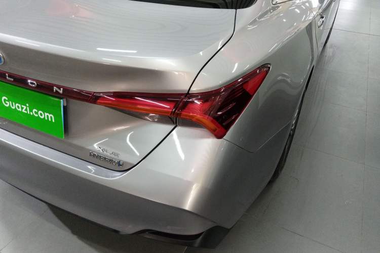 Used Toyota Avalon 2019 Dual-Engine 2.5L XLE Prestige Version China VI Standard