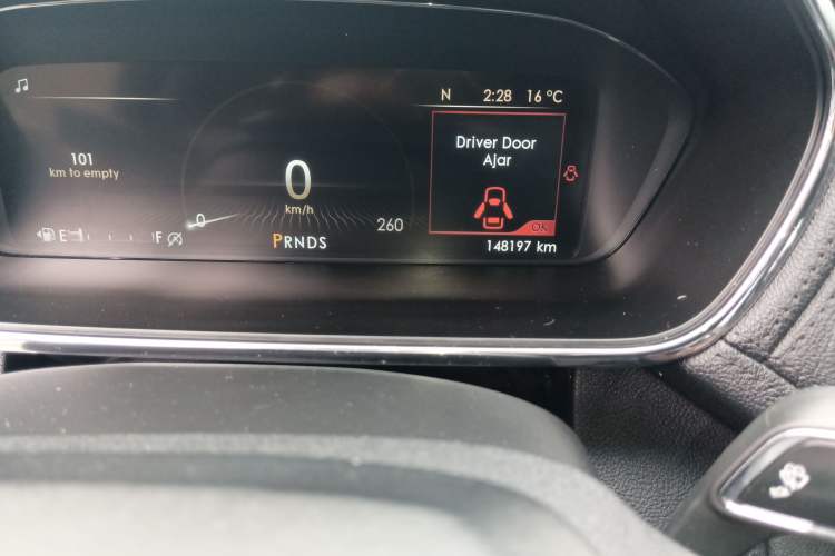 Used Lincoln Continental 2017 2.0T Two-Wheel Drive Deluxe Edition Odometer Close Up