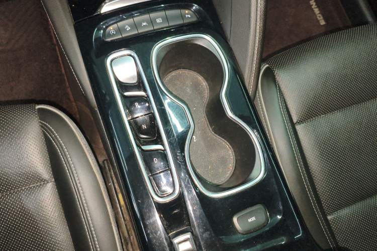 Used Buick Envision 2021 Encore Plus 652T 7-Seater Four-Wheel-Drive Luxury Model Gear Lever