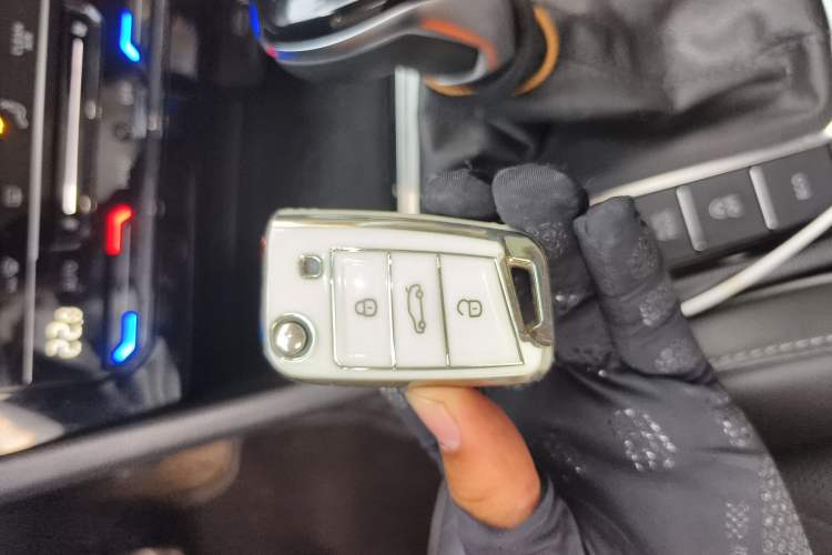 Used Volkswagen Sagitar 2023 280TSI DSG Excellence Plus Edition Vehicle Key