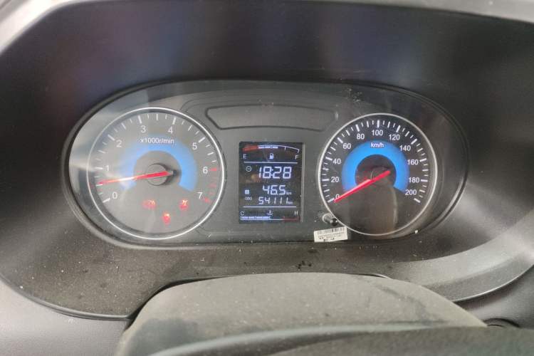 Used Dongfeng Fengon 380 2022 1.5L Comfort-Class Passenger Vehicle (Steel Spring) with 5 Seats Instrument Cluster