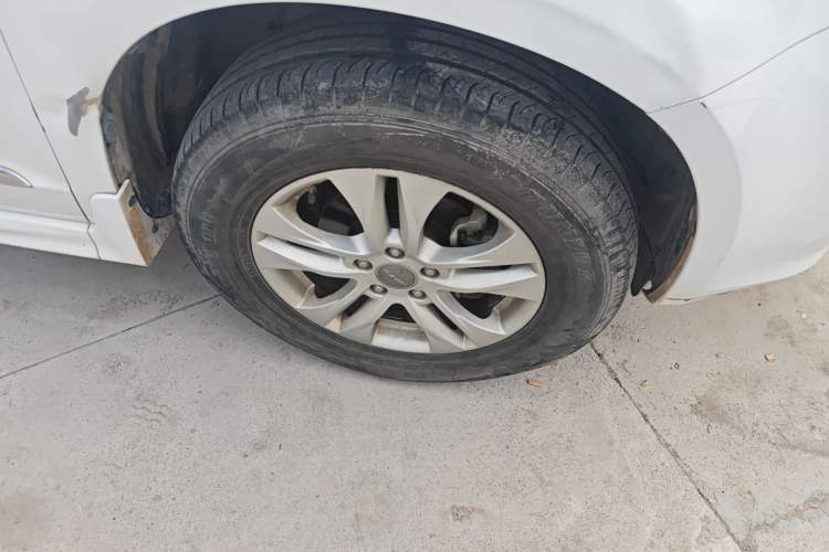 Used Haval H6 2015 Upgraded Model 1.5T Manual Two-Wheel Drive Elite Version Right Front Wheel Hub